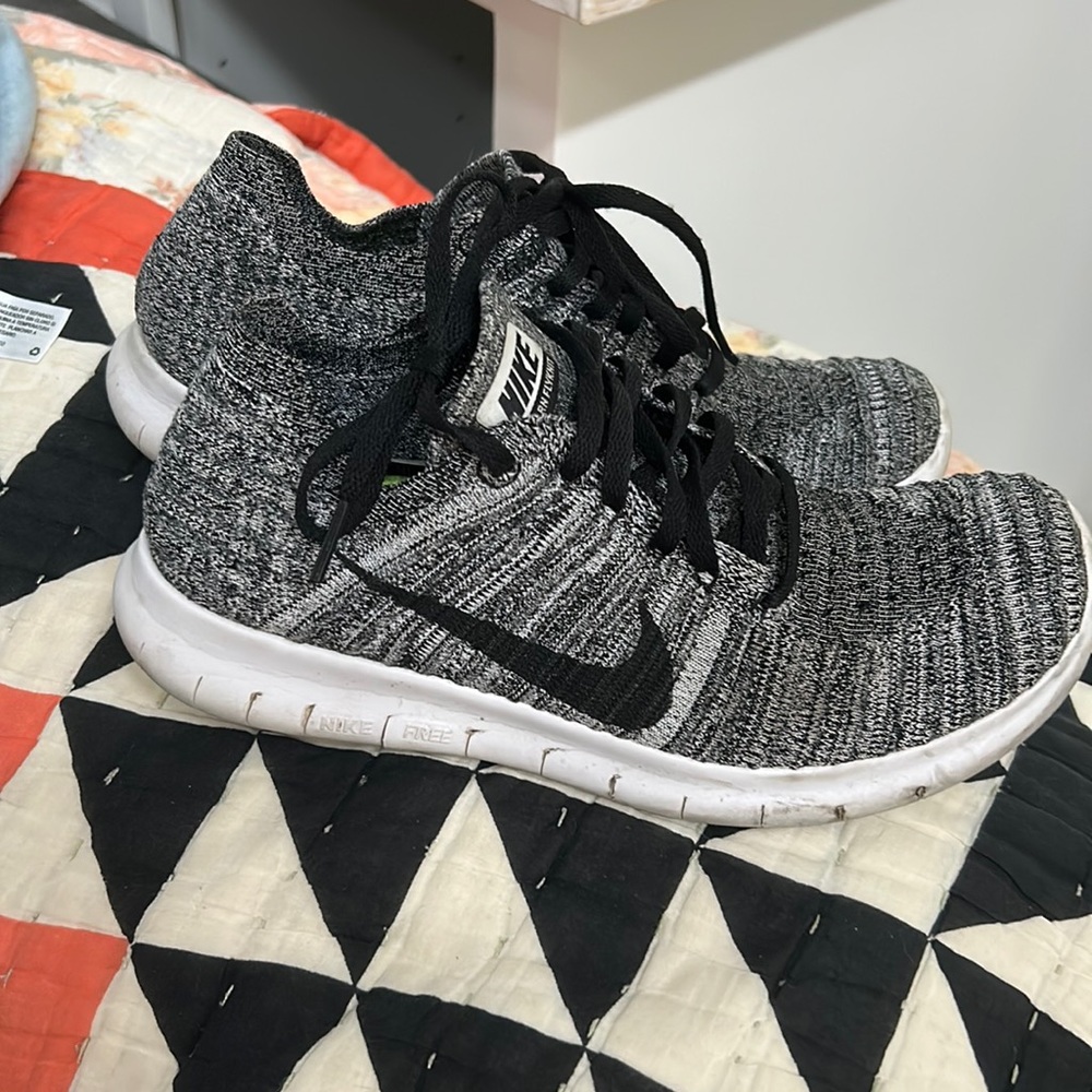 Nike tennis shoes